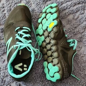 New Balance Women's Black and Blue Running Shoes Almost New